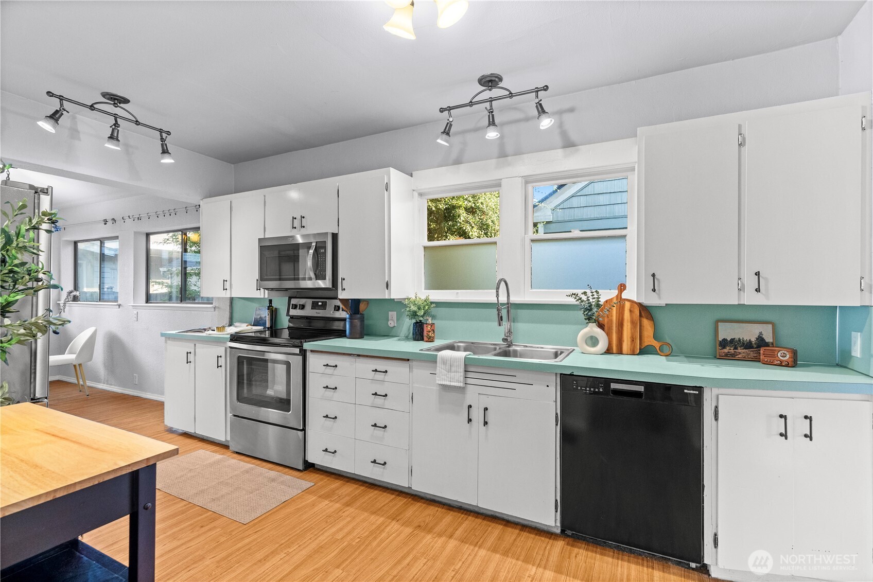 631 N Steele Street Property Photo 17