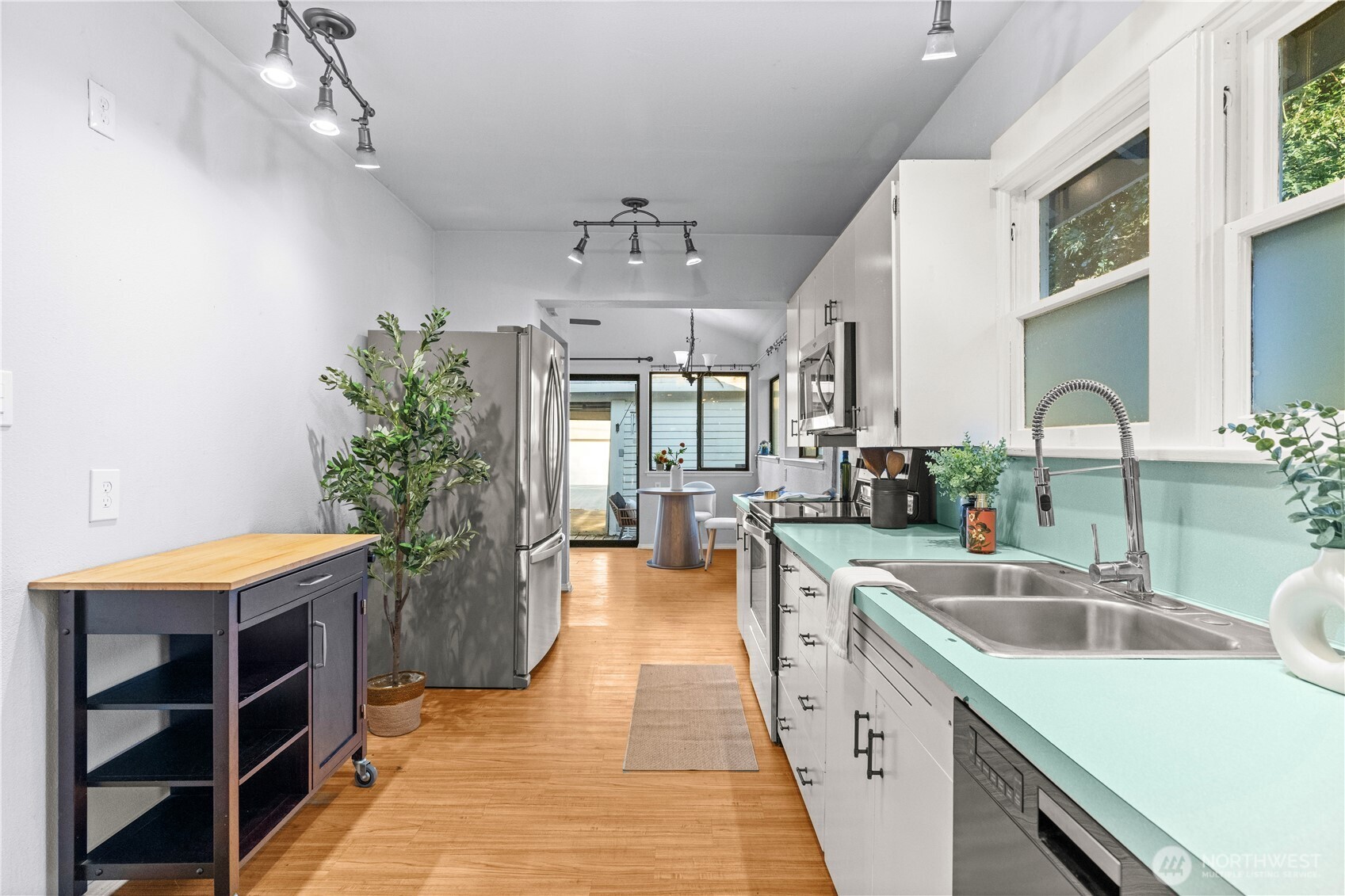 631 N Steele Street Property Photo 18