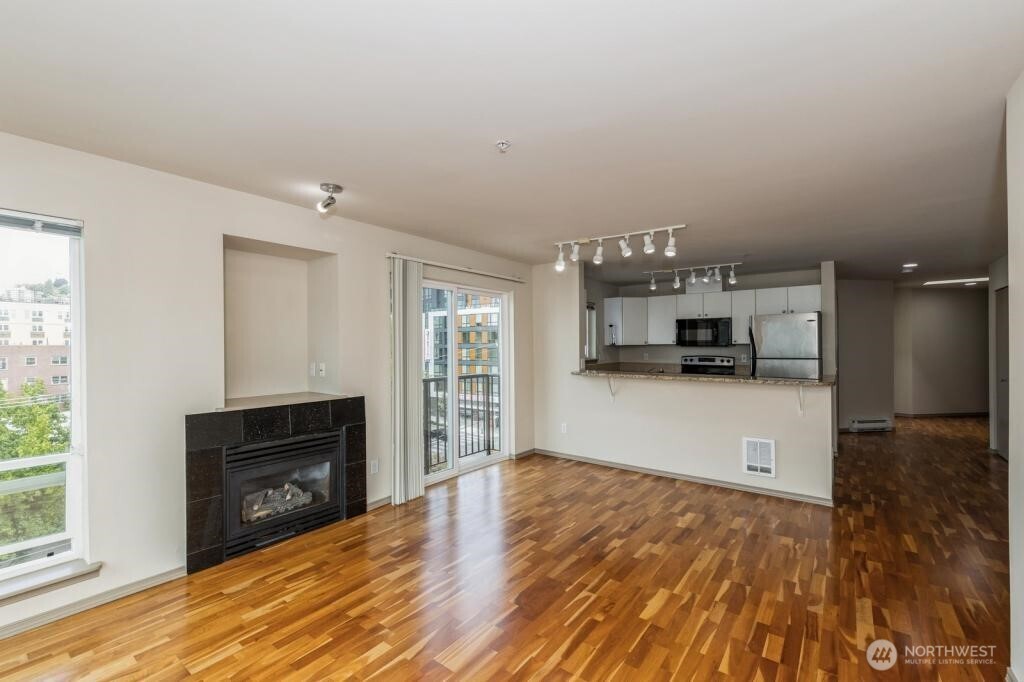 323 Queen Anne Avenue 616 Property Photo 3