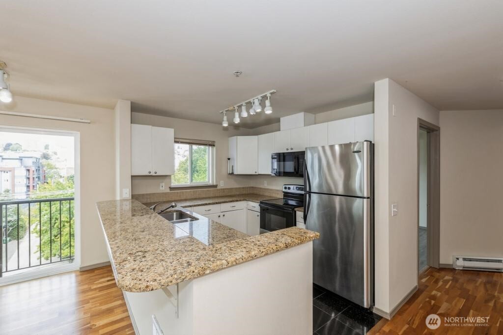 323 Queen Anne Avenue 616 Property Photo 4