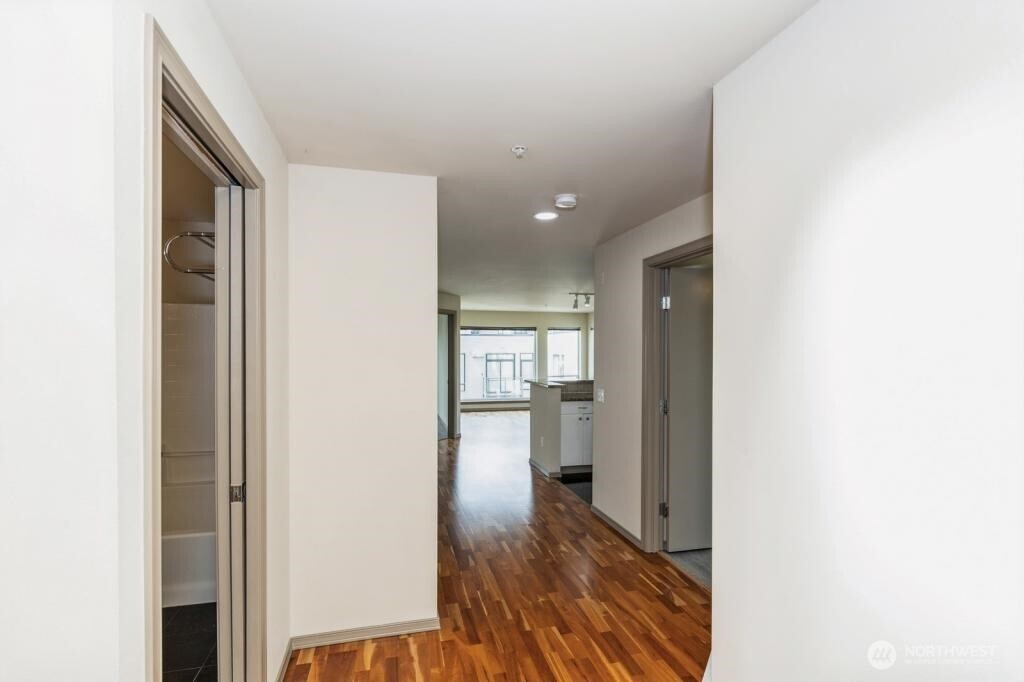 323 Queen Anne Avenue 616 Property Photo 5