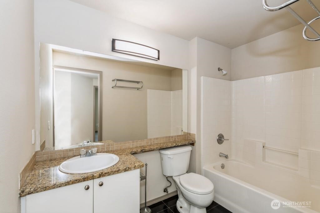 323 Queen Anne Avenue 616 Property Photo 8