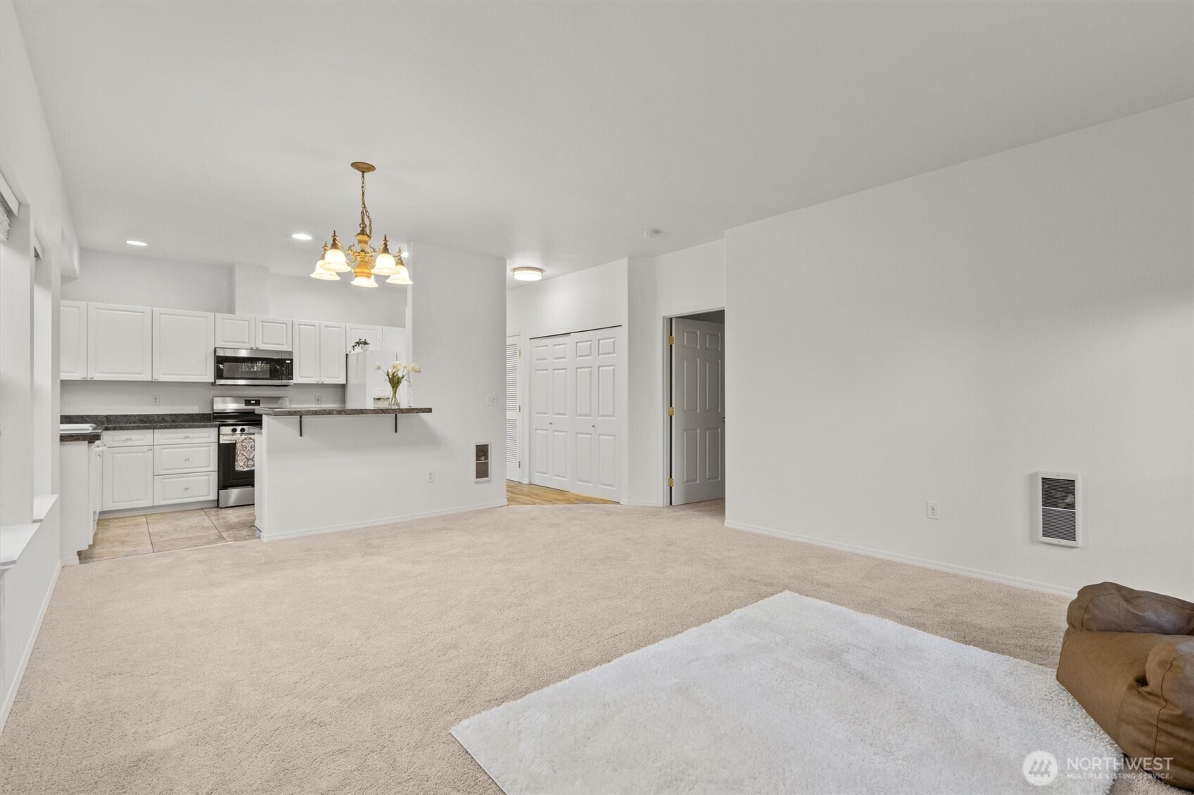 10025 9th Avenue E102 Property Photo 5