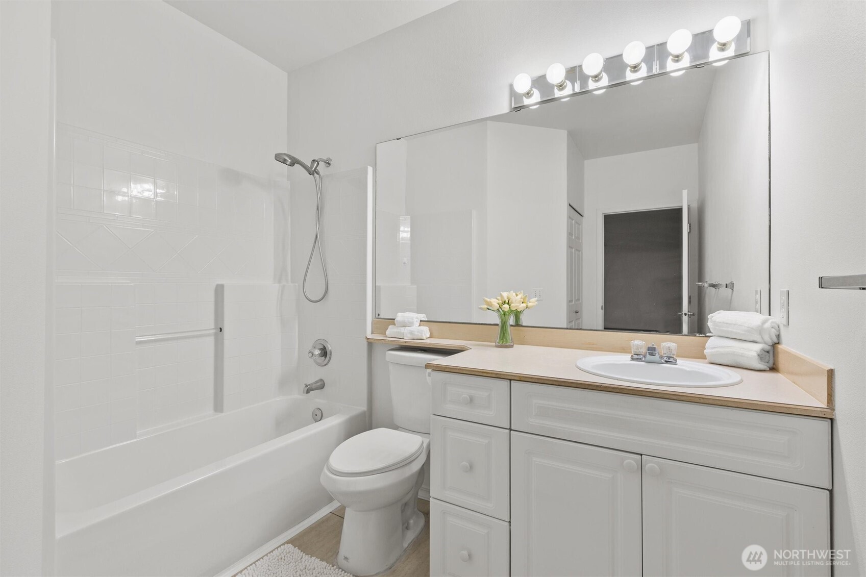 10025 9th Avenue E102 Property Photo 19