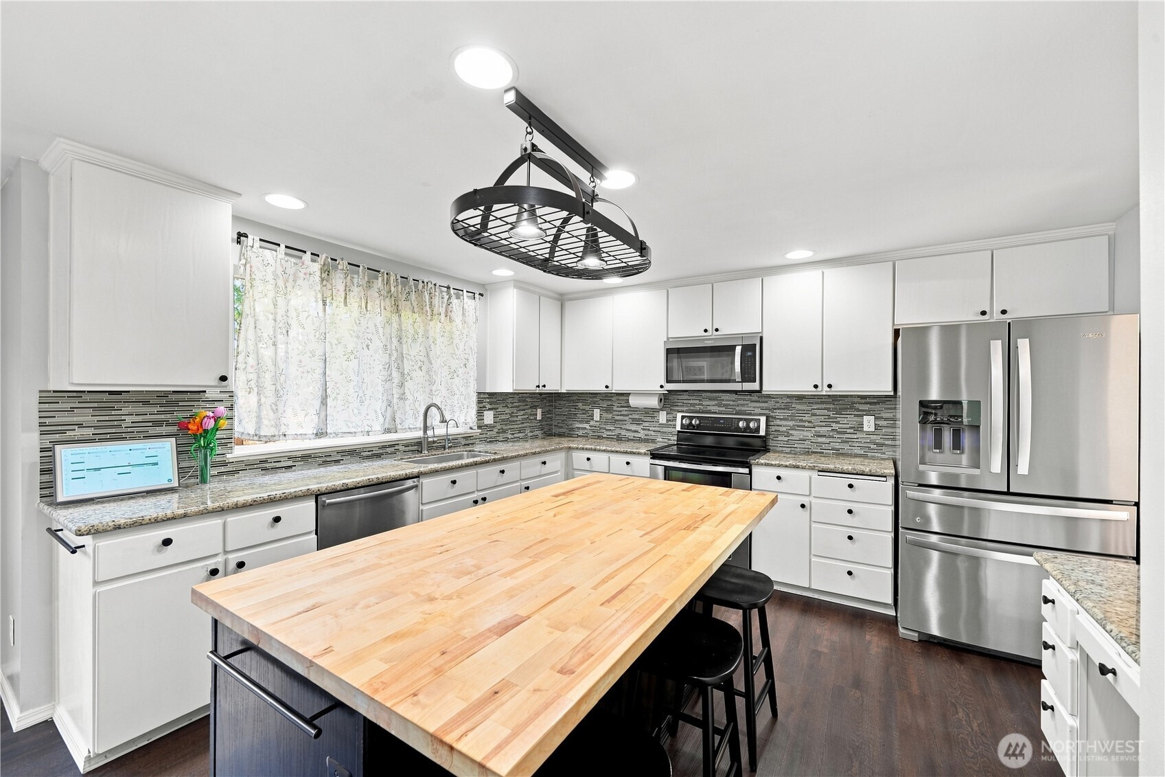 1221 85th Drive Property Photo 4