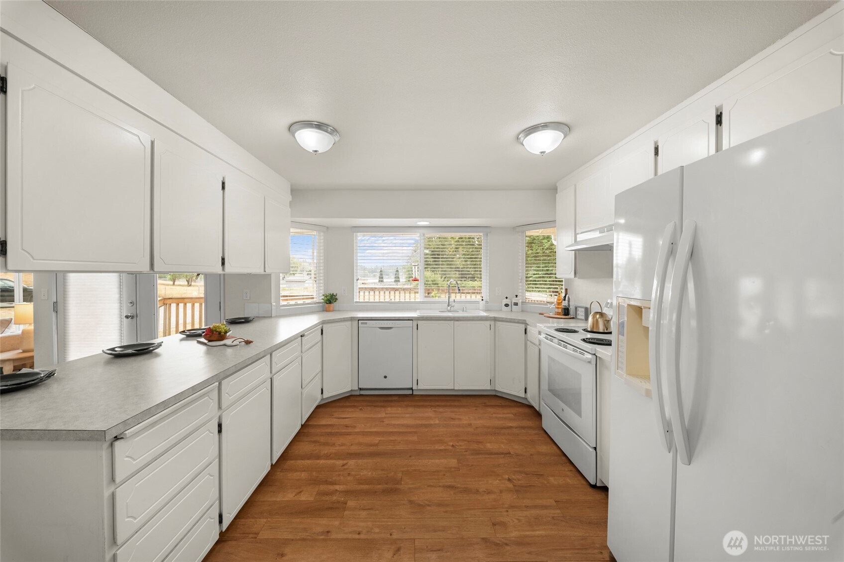 15807 Lawrence Place Property Photo 8
