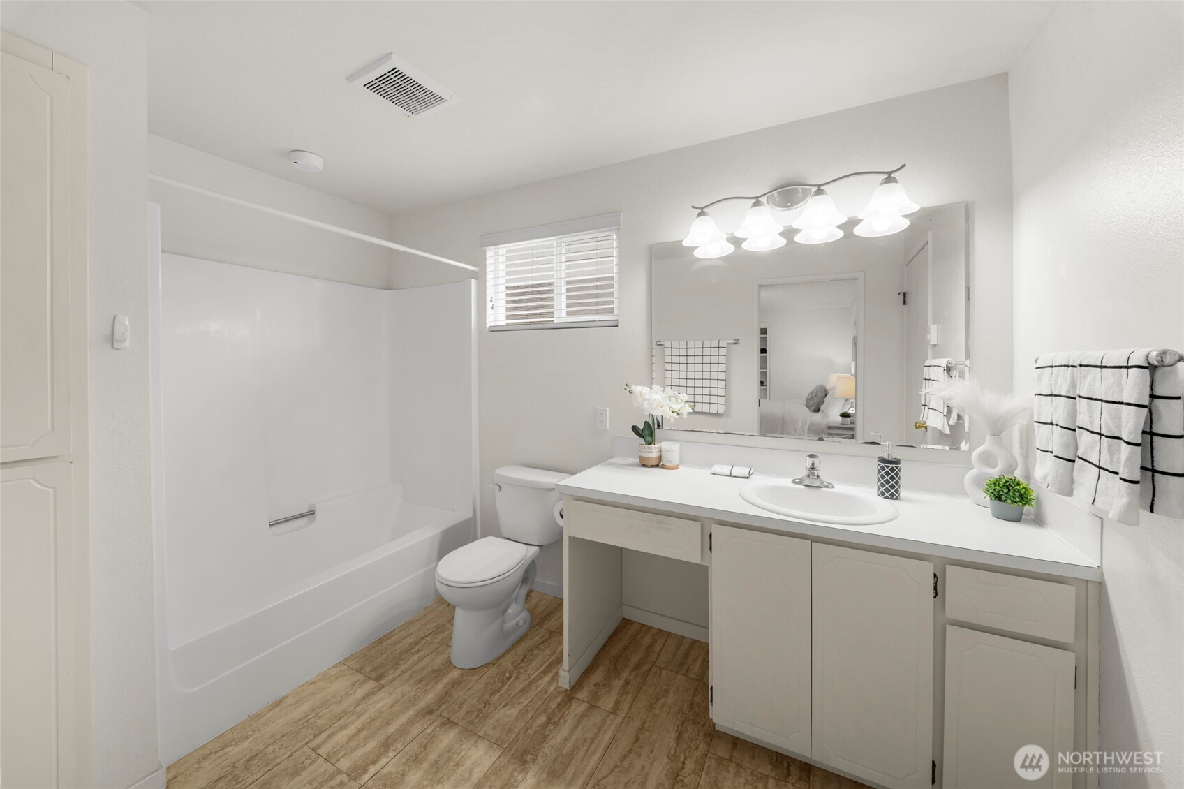 15807 Lawrence Place Property Photo 12
