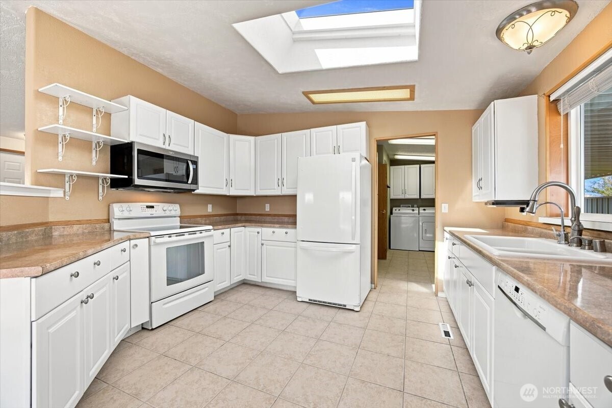 312 S Columbia Center Blvd 106 Property Photo 4