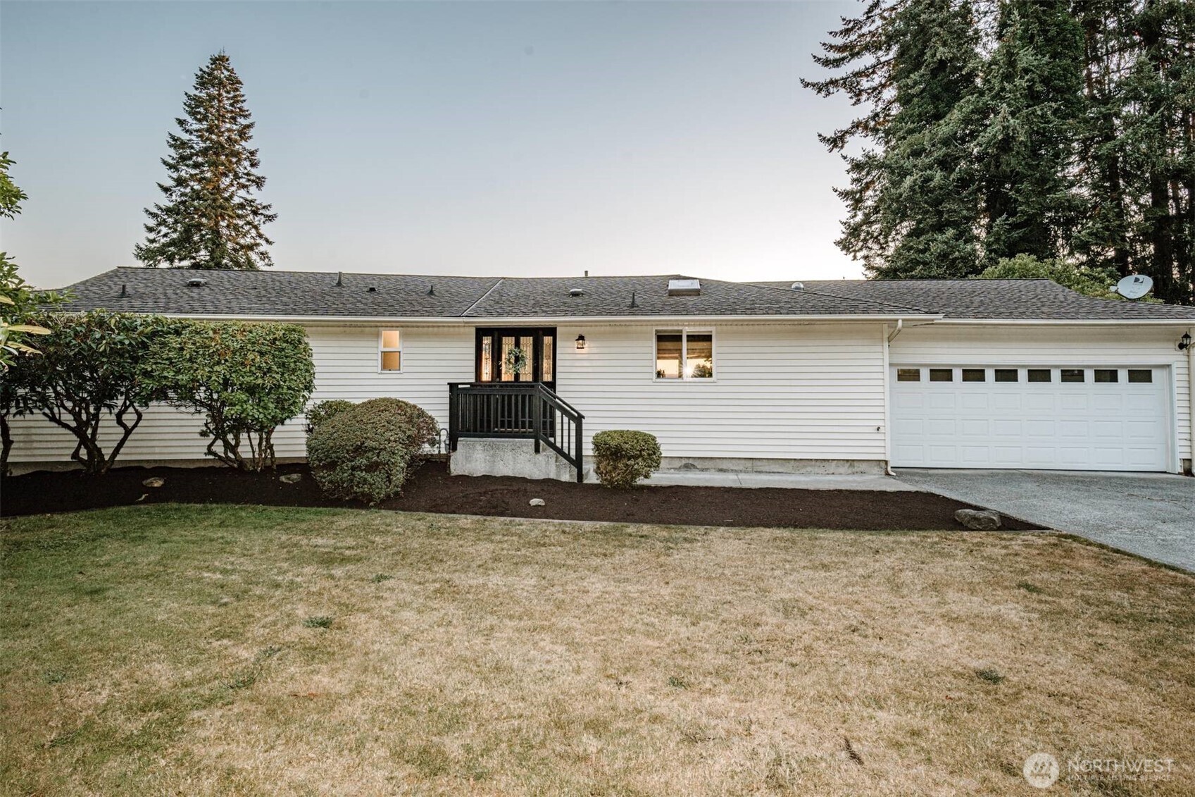 1052 E Robinhood Drive Property Photo 1