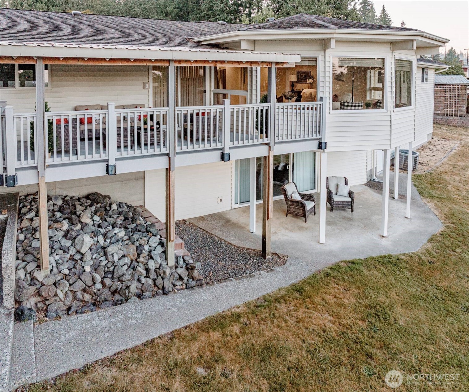 1052 E Robinhood Drive Property Photo 14