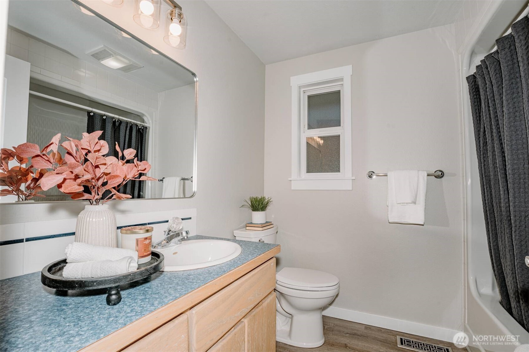 1052 E Robinhood Drive Property Photo 26