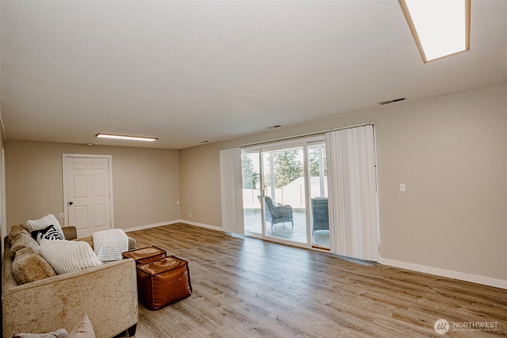 1052 E Robinhood Drive Property Photo 28