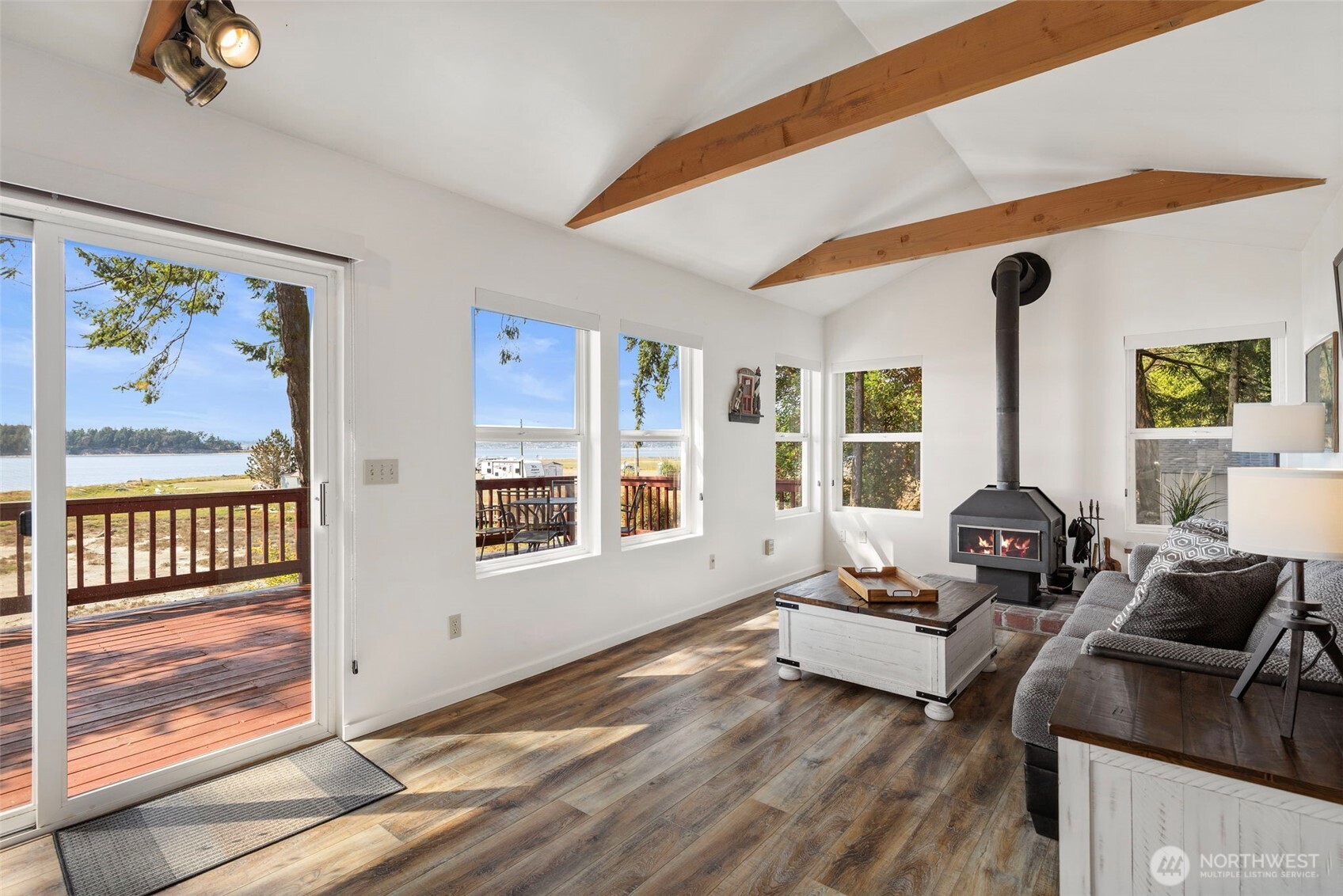 564 Mumby Road Property Photo 4