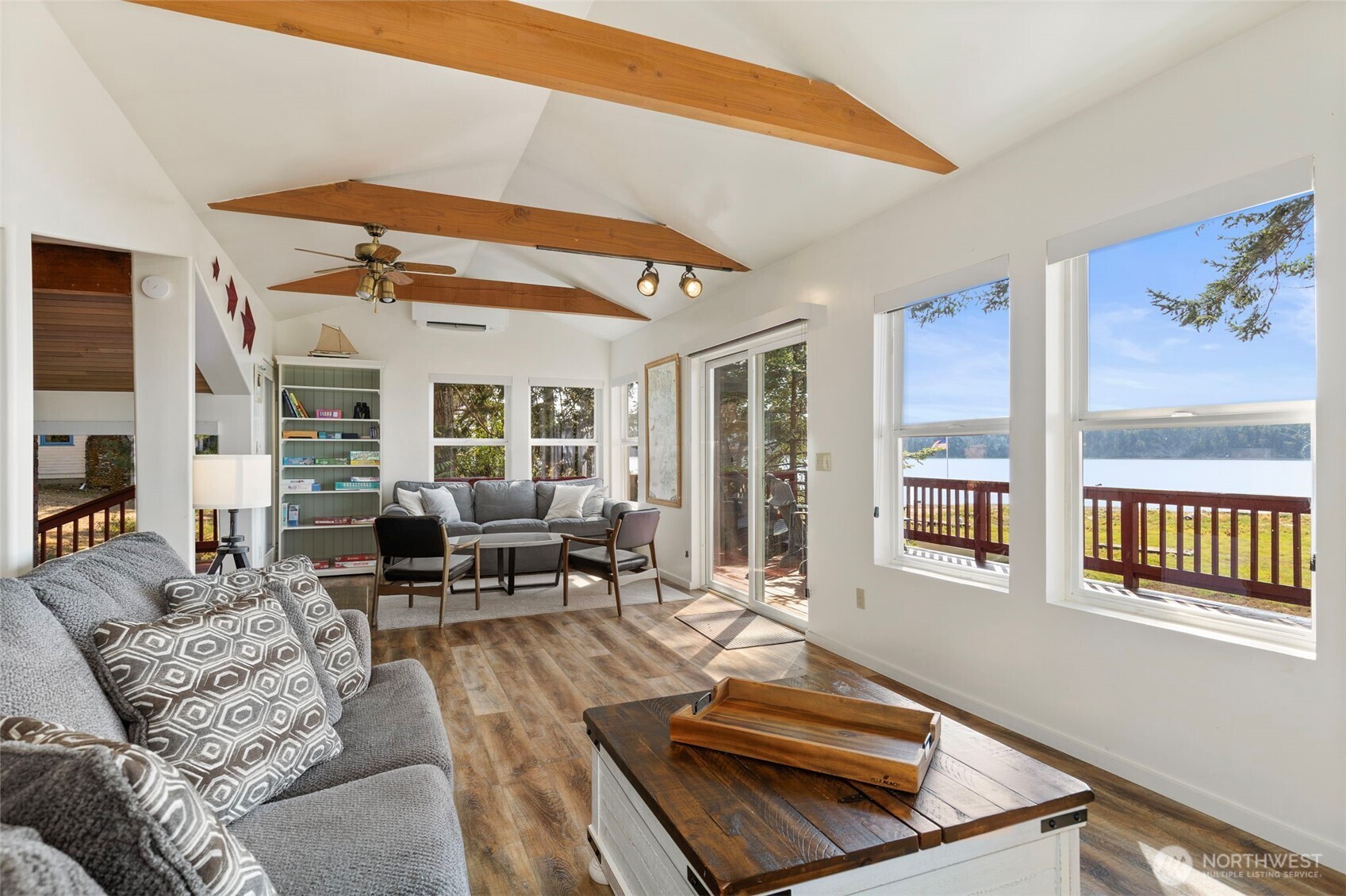 564 Mumby Road Property Photo 4