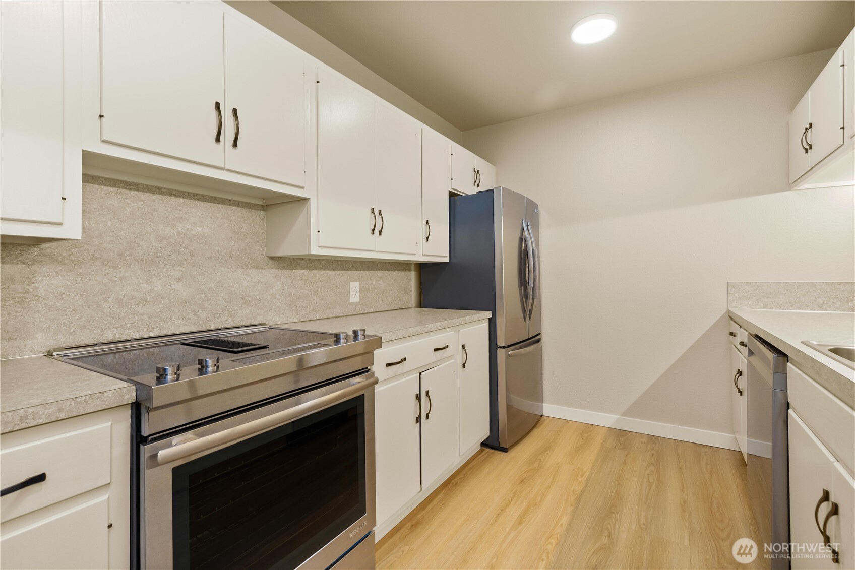 2021 N Laventure Road 107 Property Photo 6