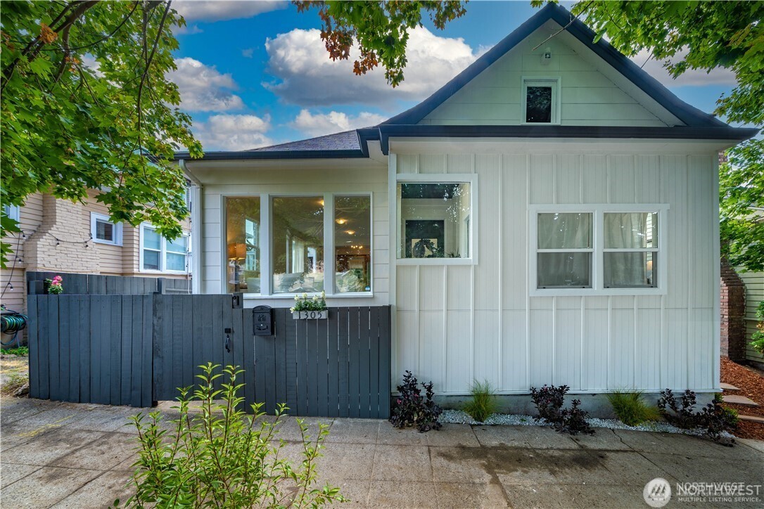 1305 Ne 55th Street Property Photo 1