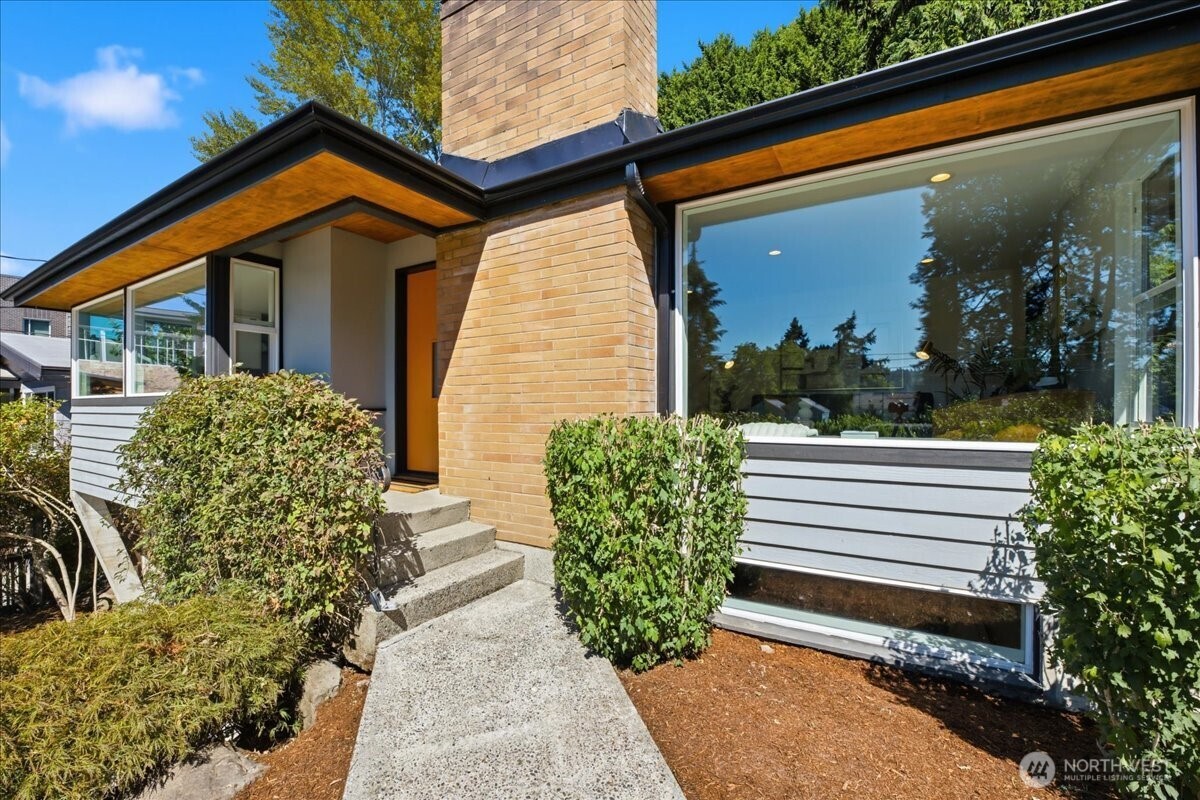 10705 41st Place Property Photo 1