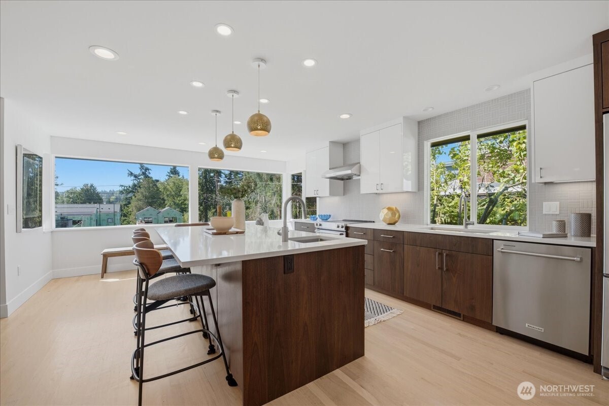 10705 41st Place Property Photo 5