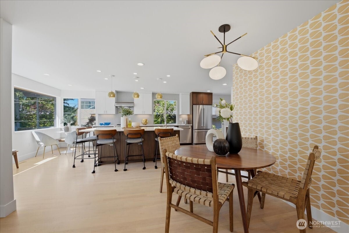 10705 41st Place Property Photo 6