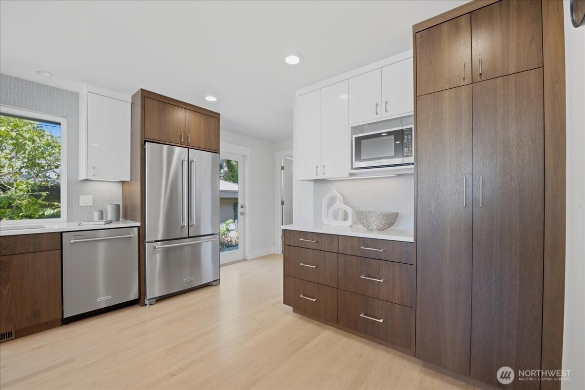 10705 41st Place Property Photo 8