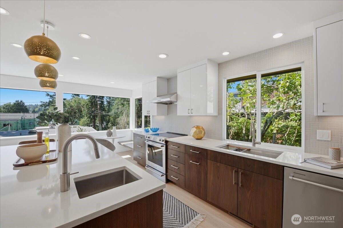 10705 41st Place Property Photo 9