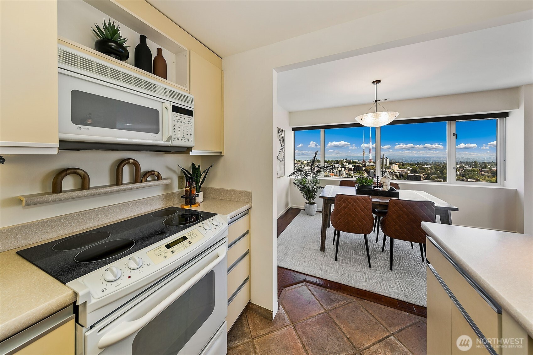1301 Spring Street 24h Property Photo 10