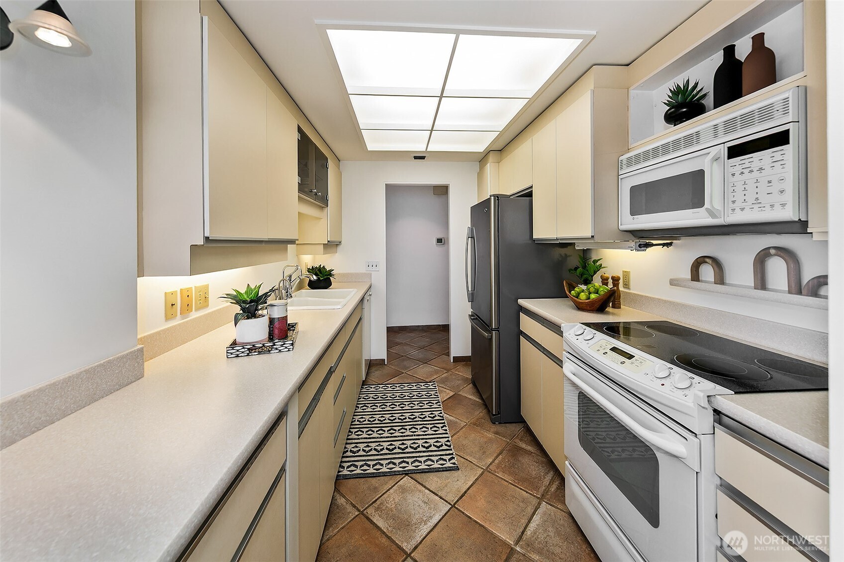 1301 Spring Street 24h Property Photo 12
