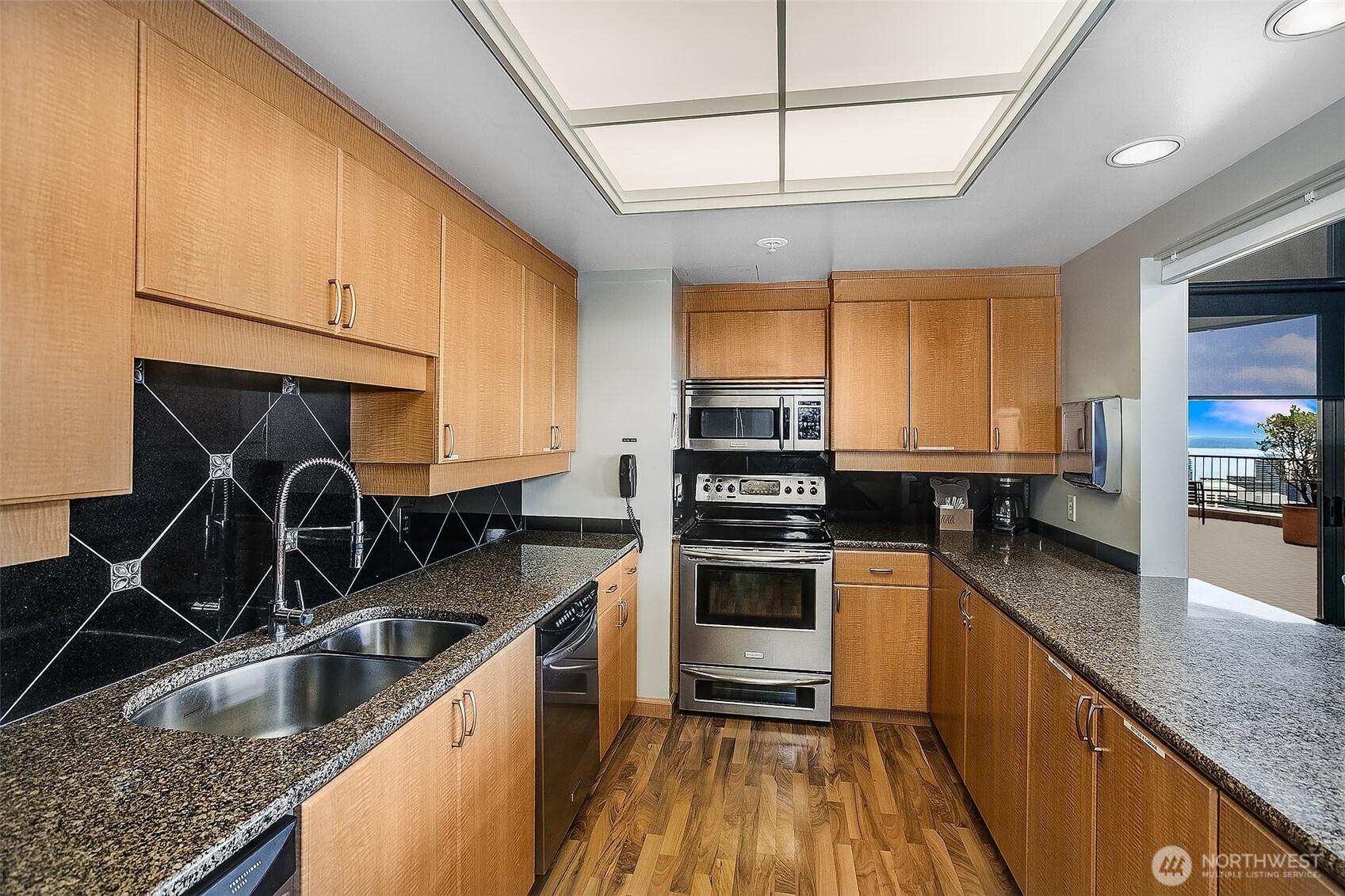 1301 Spring Street 24h Property Photo 33