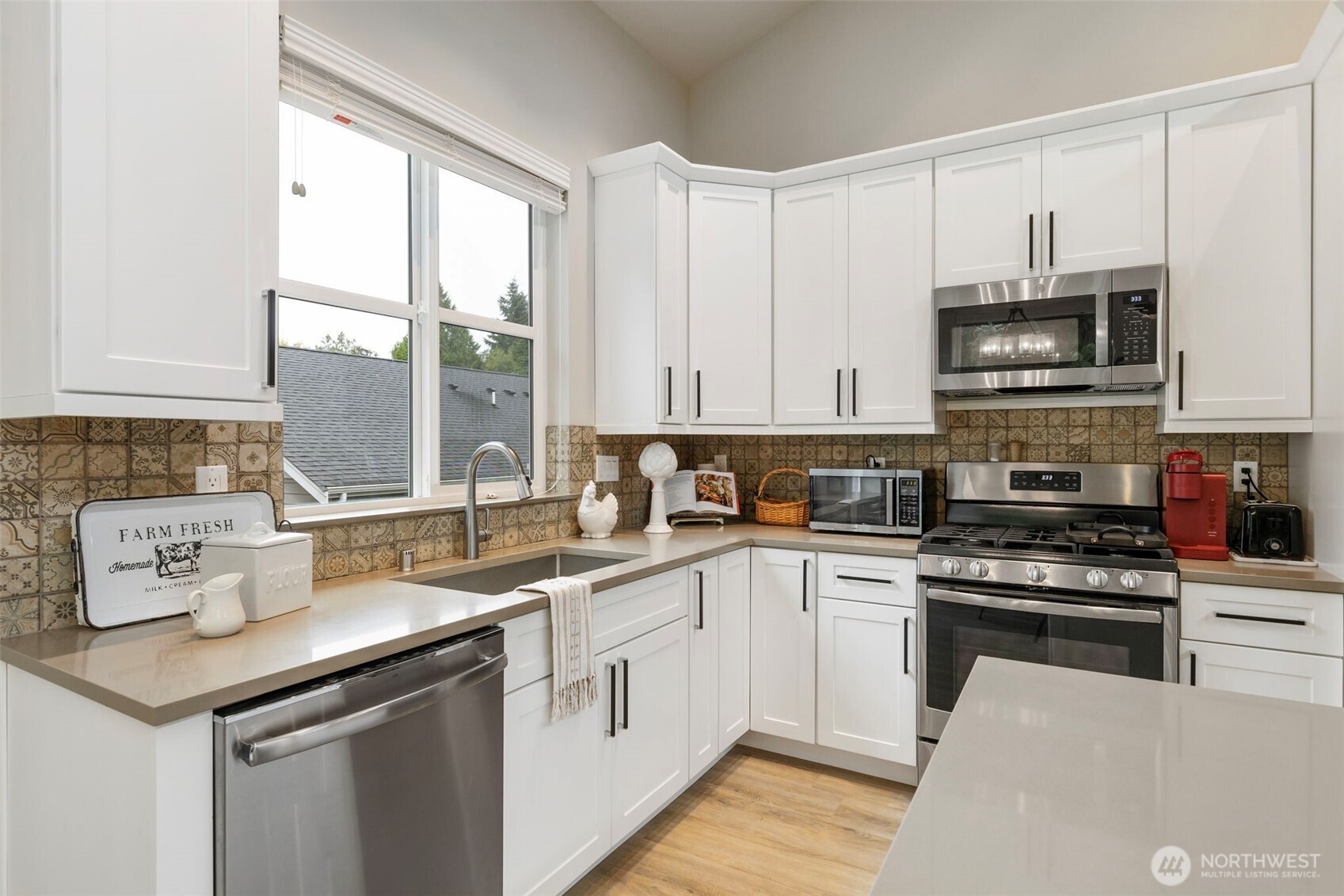 25719 Seabrook Place Property Photo 16