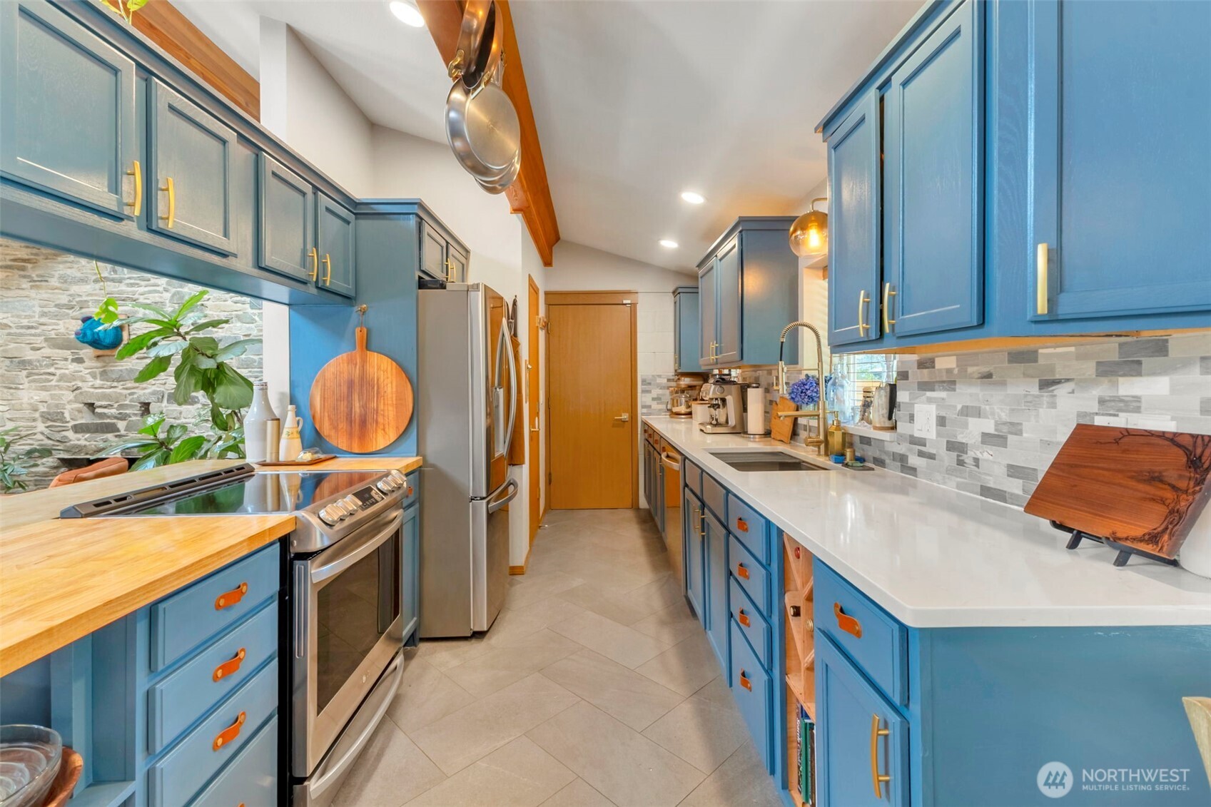 5811 Vickery Avenue Property Photo 8
