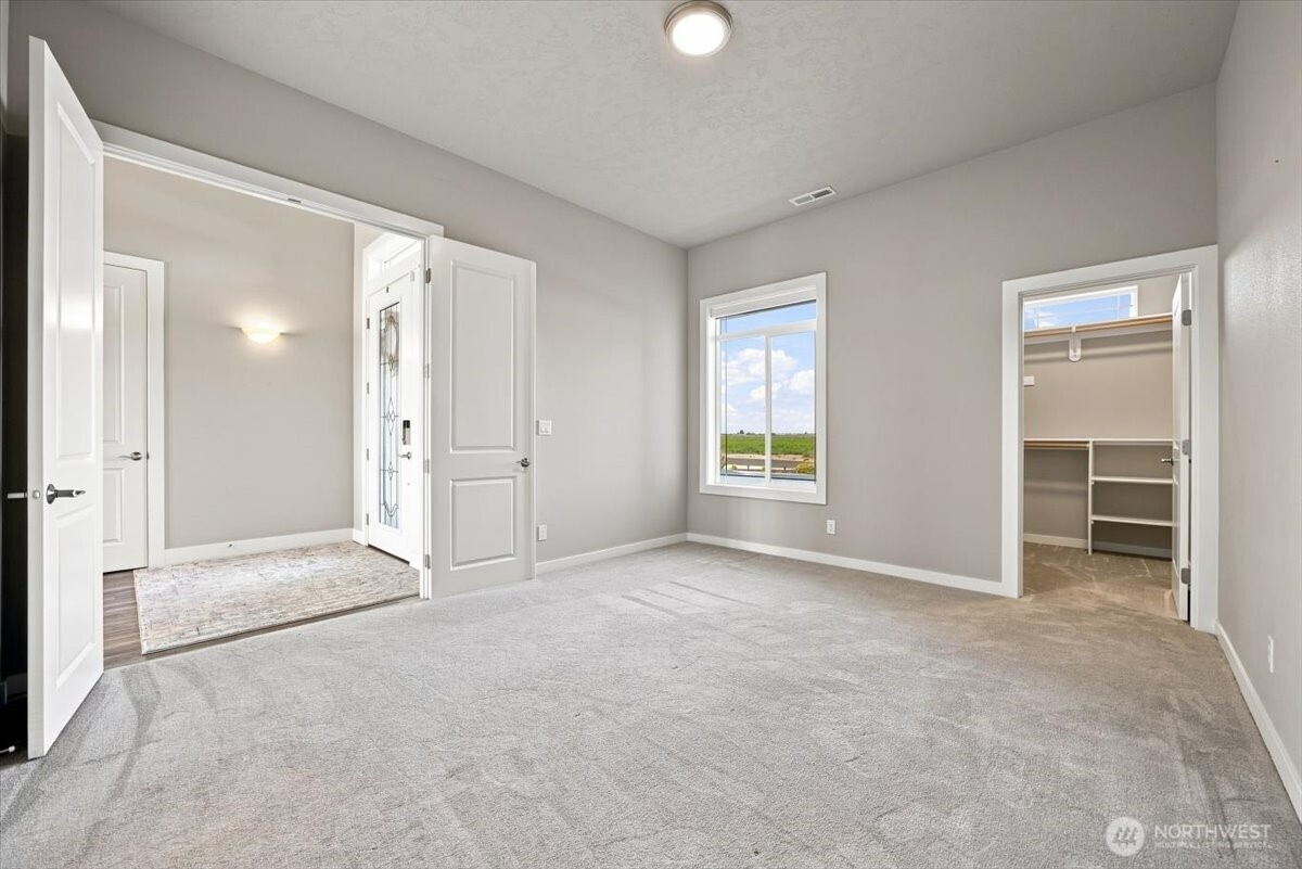 2075 Fraser Dr Property Photo 4