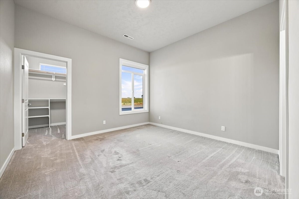 2075 Fraser Dr Property Photo 24