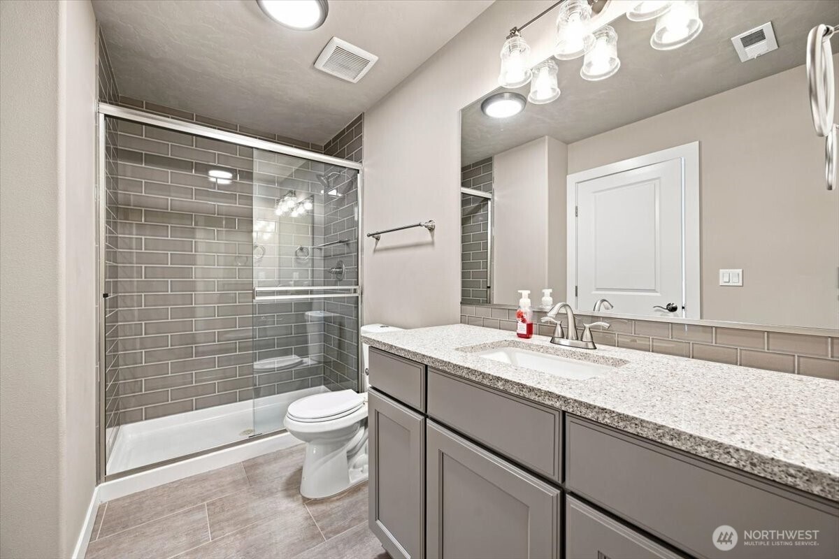 2075 Fraser Dr Property Photo 27