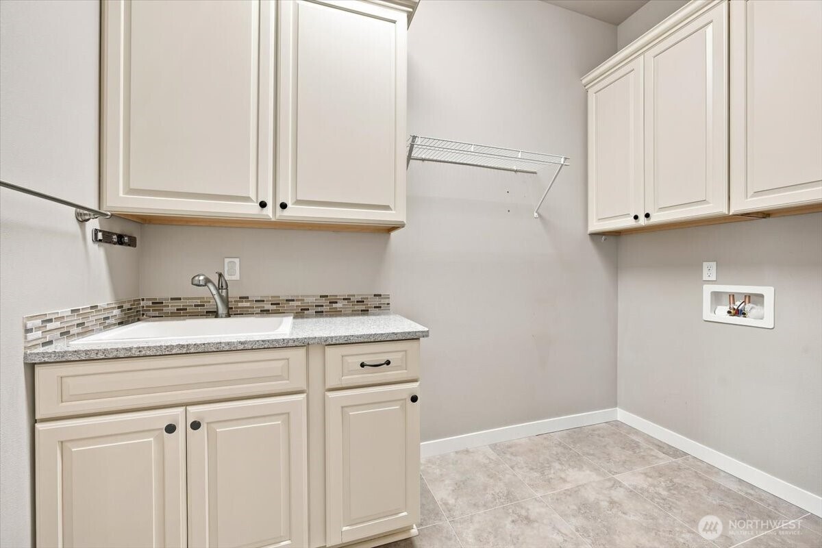 2075 Fraser Dr Property Photo 38