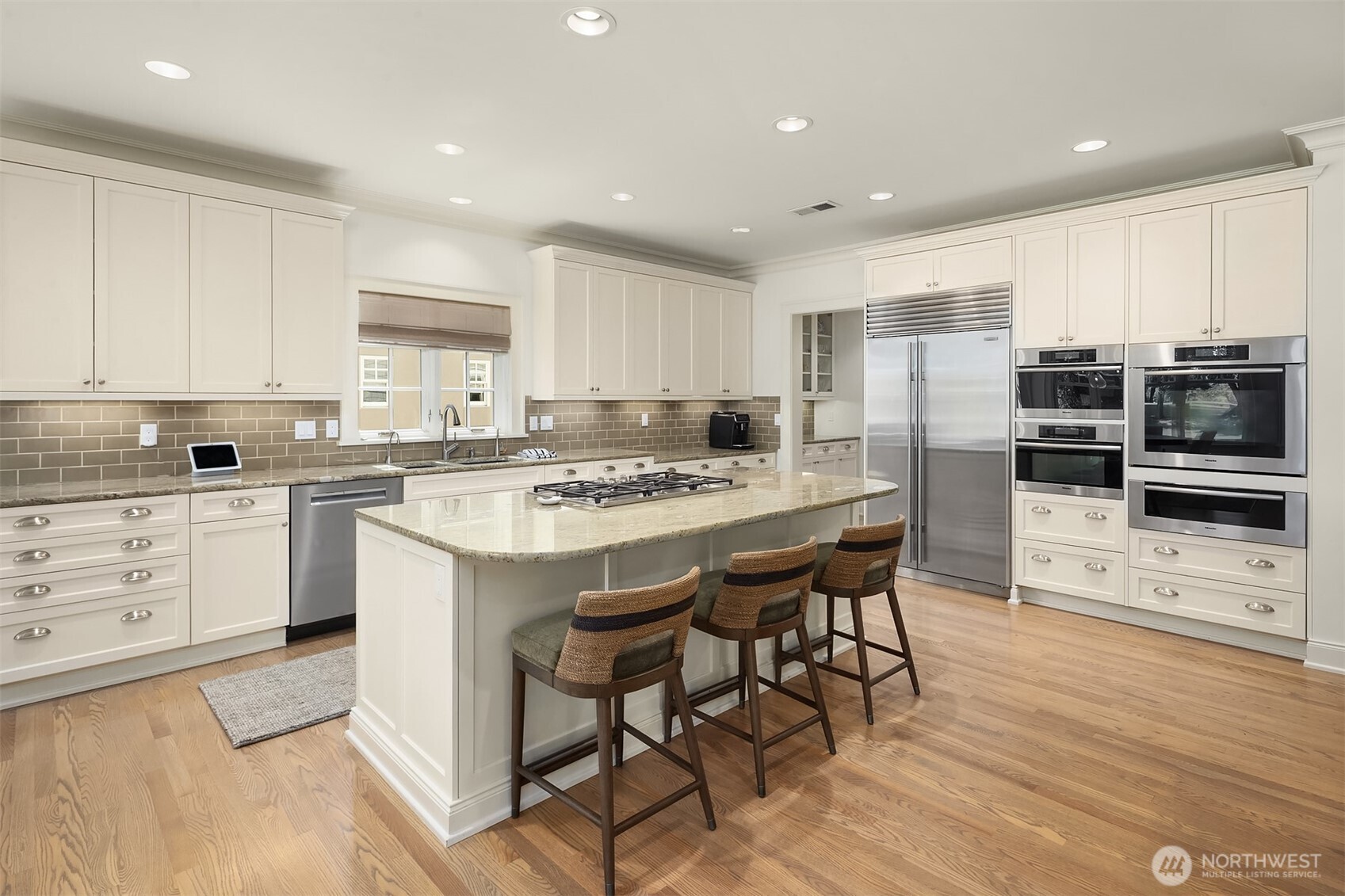 2018 Broadmoor Drive Property Photo 8
