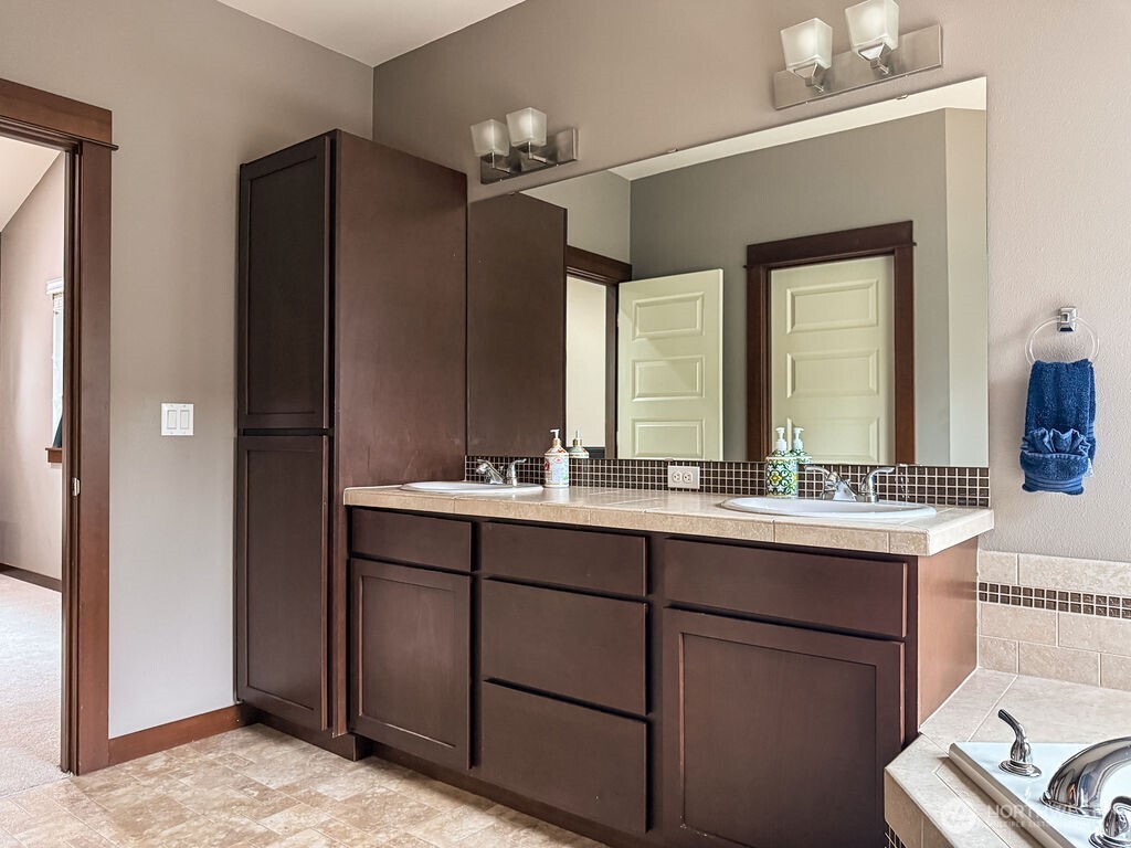 2824 93rd Place Property Photo 12