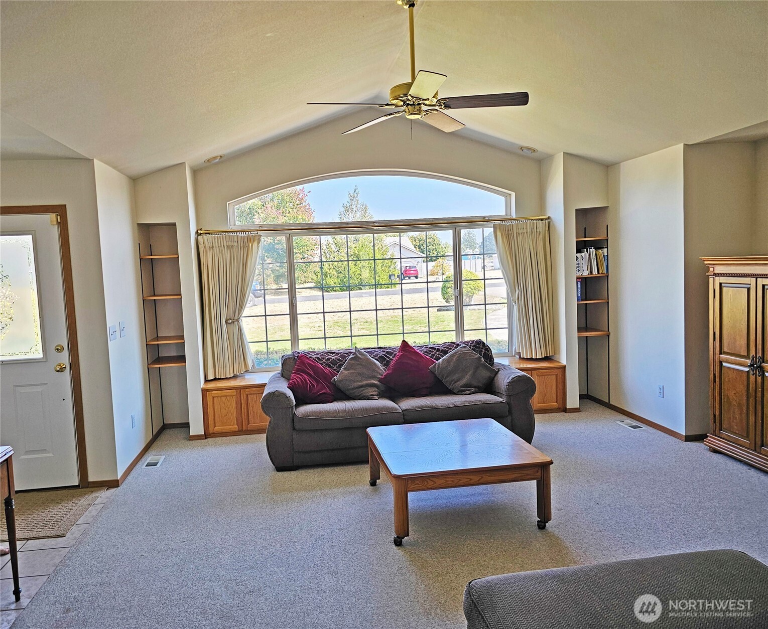 9214 Applegate Loop Property Photo 6