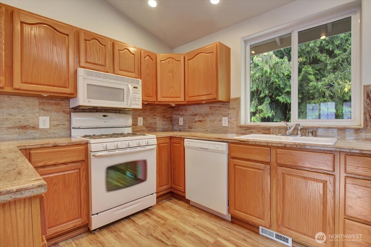 14114 Beverly Park Road A Property Photo 18