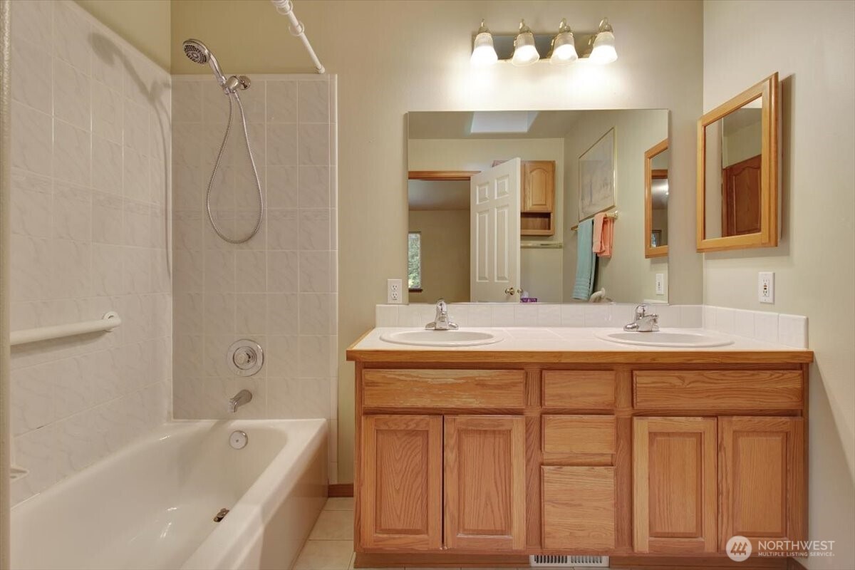 14114 Beverly Park Road A Property Photo 28