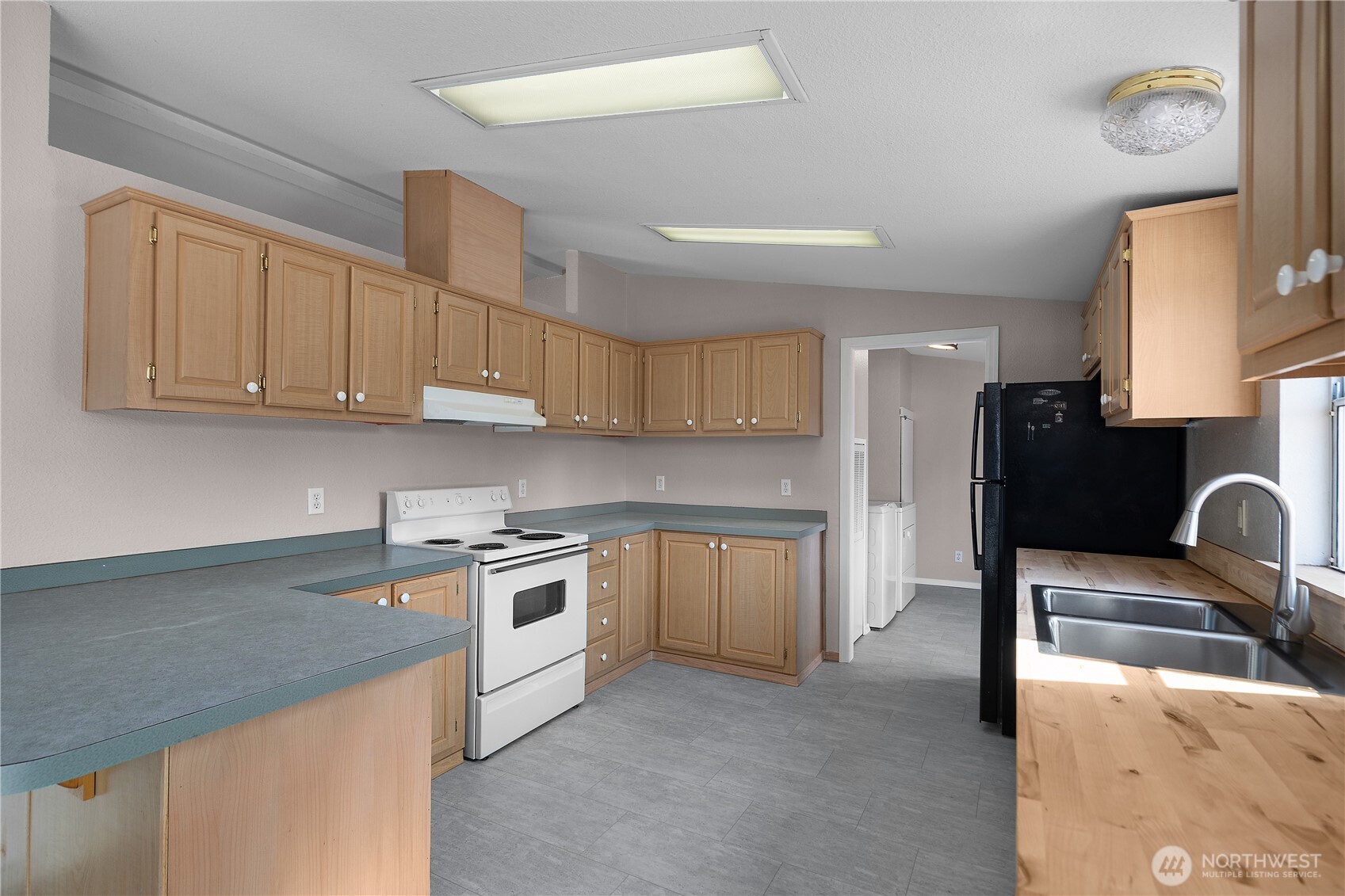 18032 Meyer Lane Property Photo 23