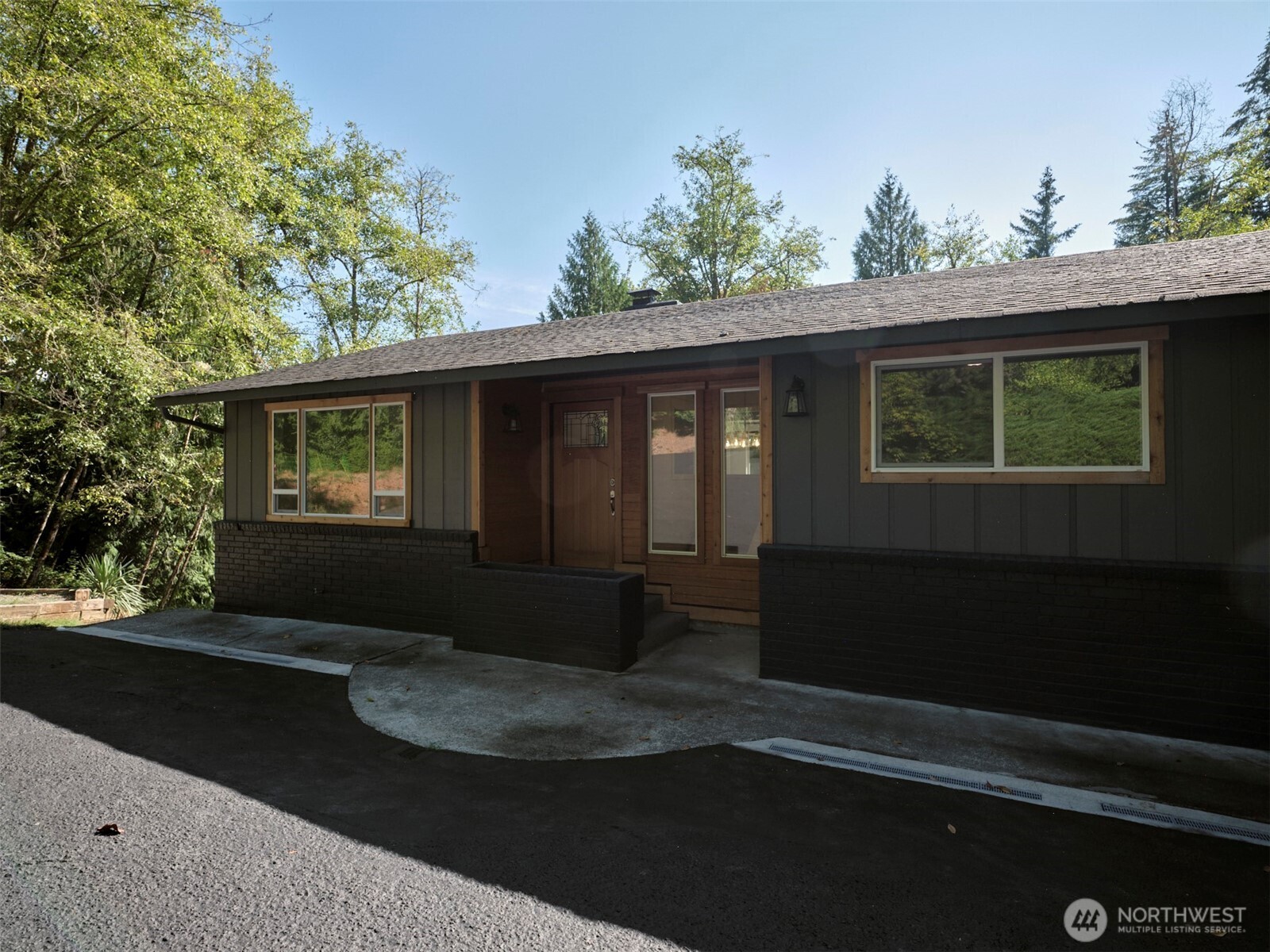209 Sunset Drive Property Photo 1