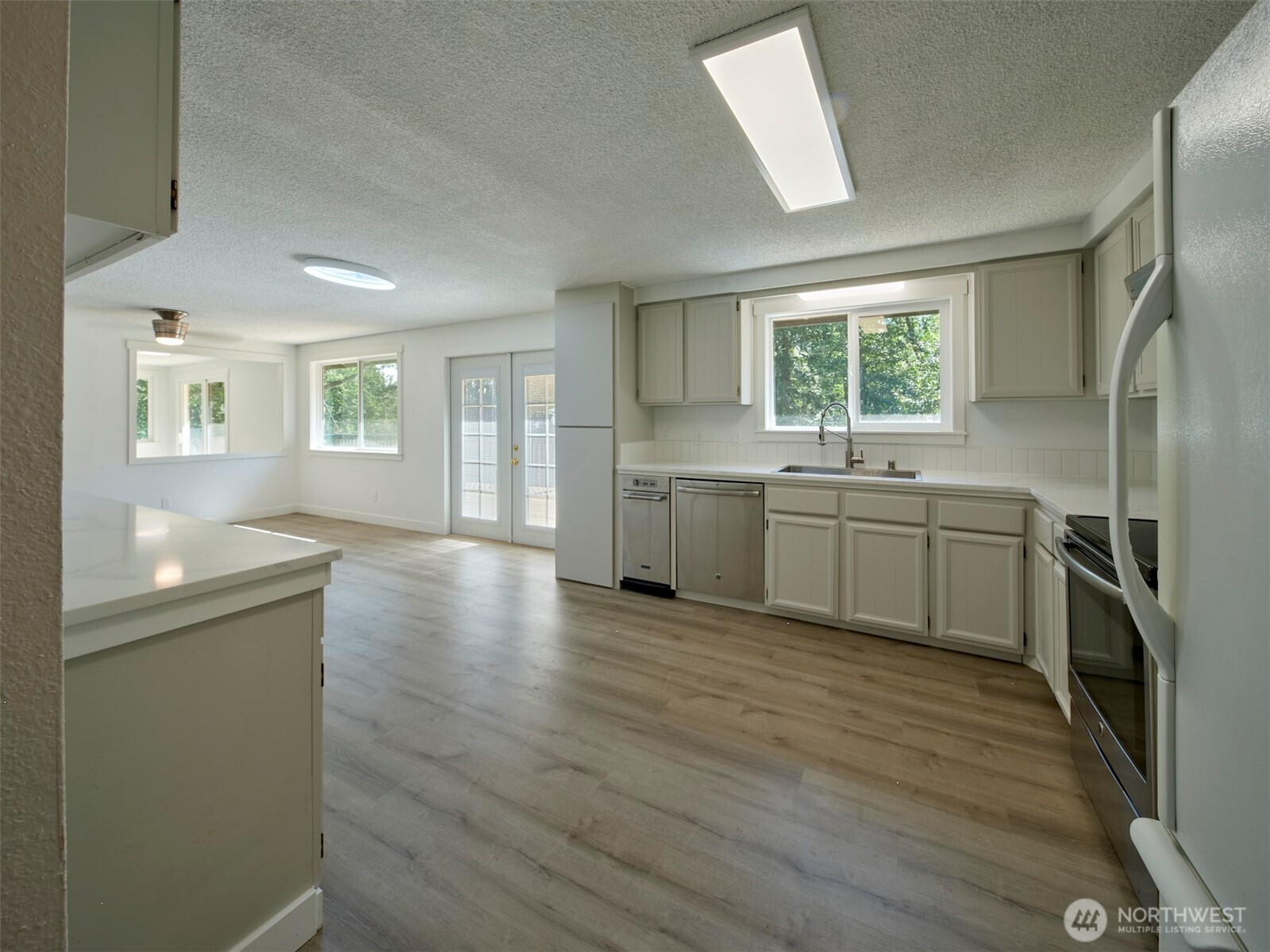 209 Sunset Drive Property Photo 3