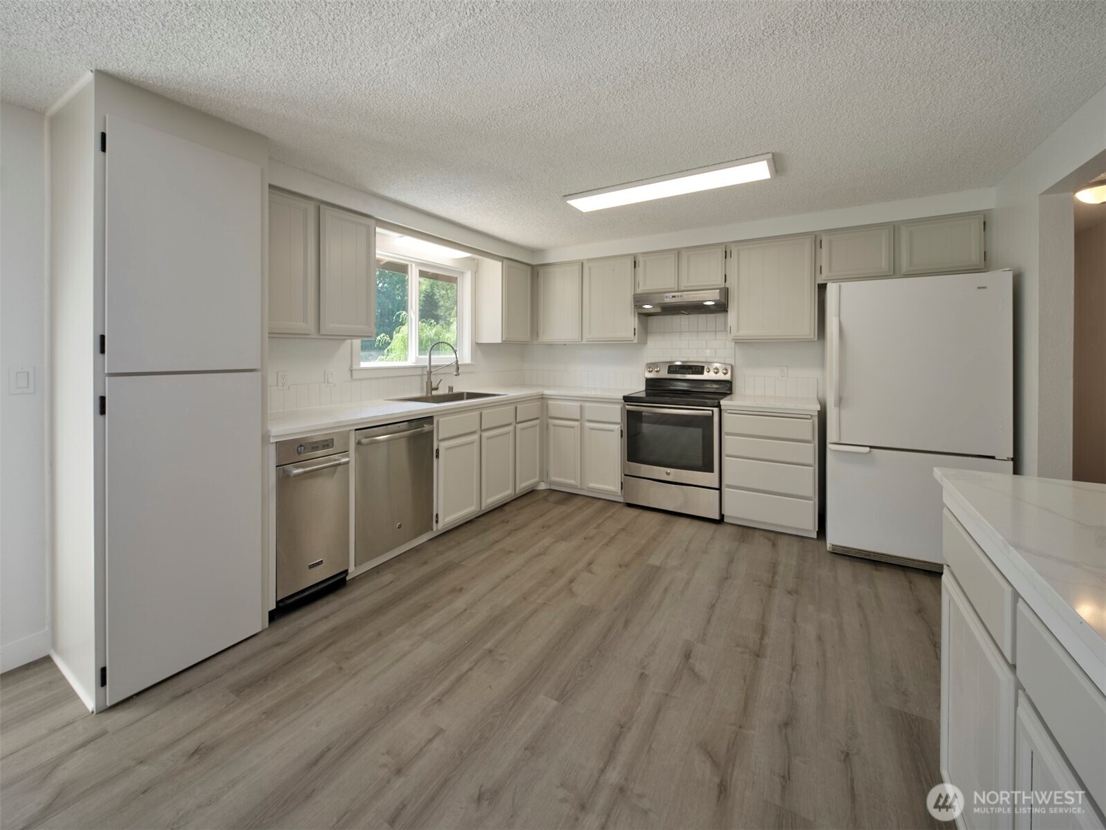 209 Sunset Drive Property Photo 4