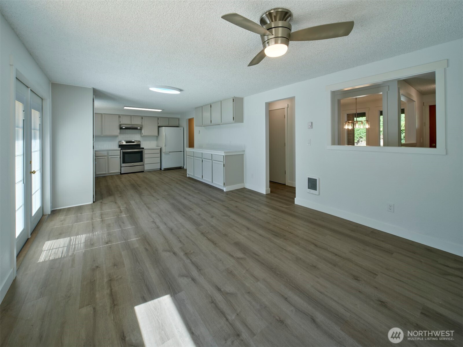 209 Sunset Drive Property Photo 5