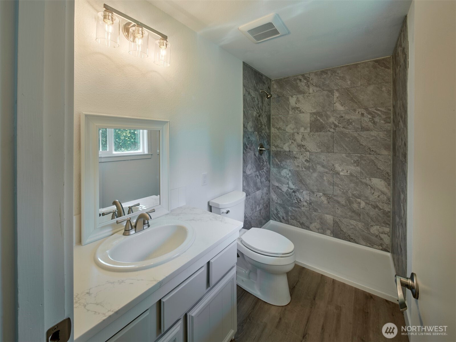 209 Sunset Drive Property Photo 9