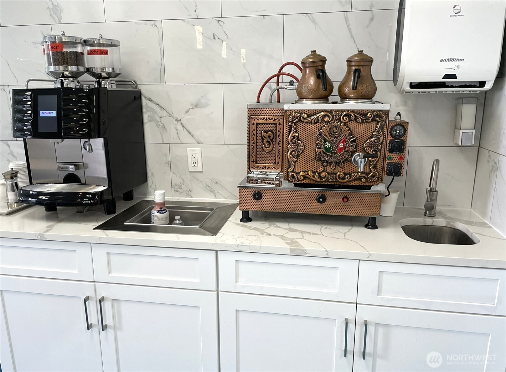2571674 Property Photo 2