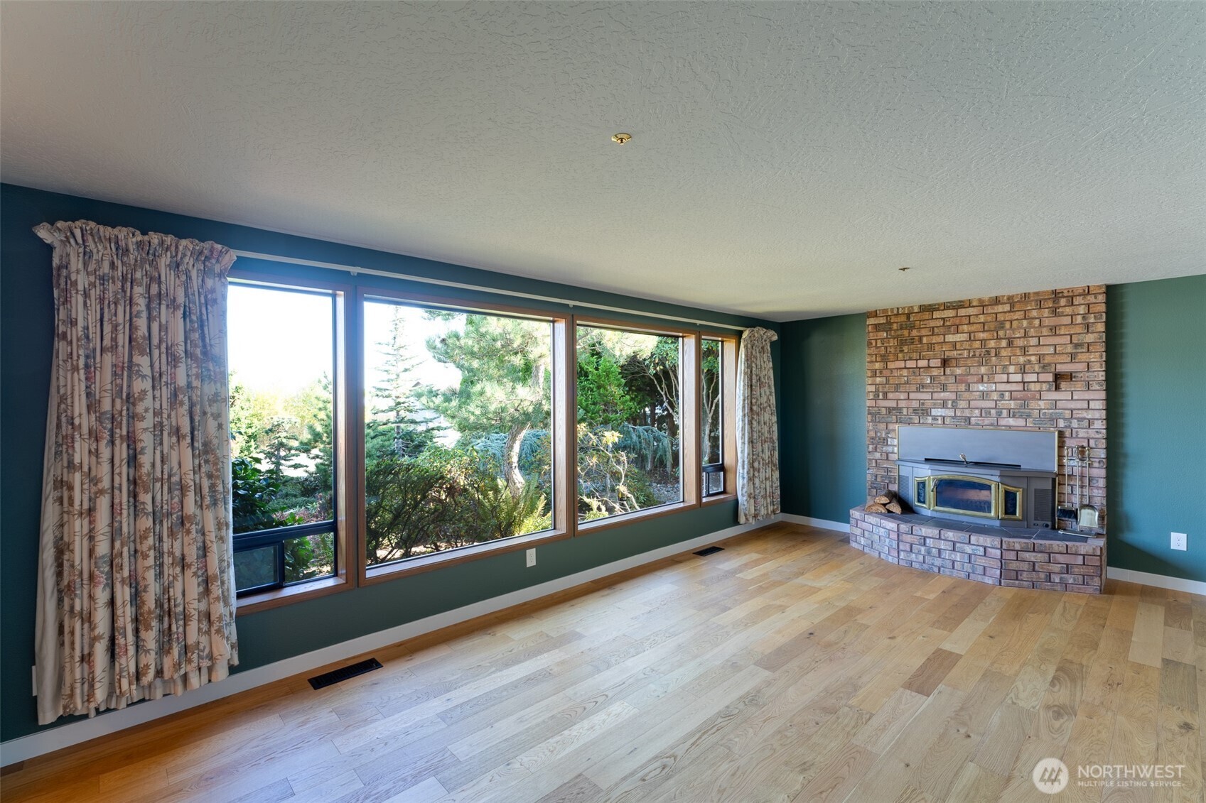 1340 E 8th Street Property Photo 8