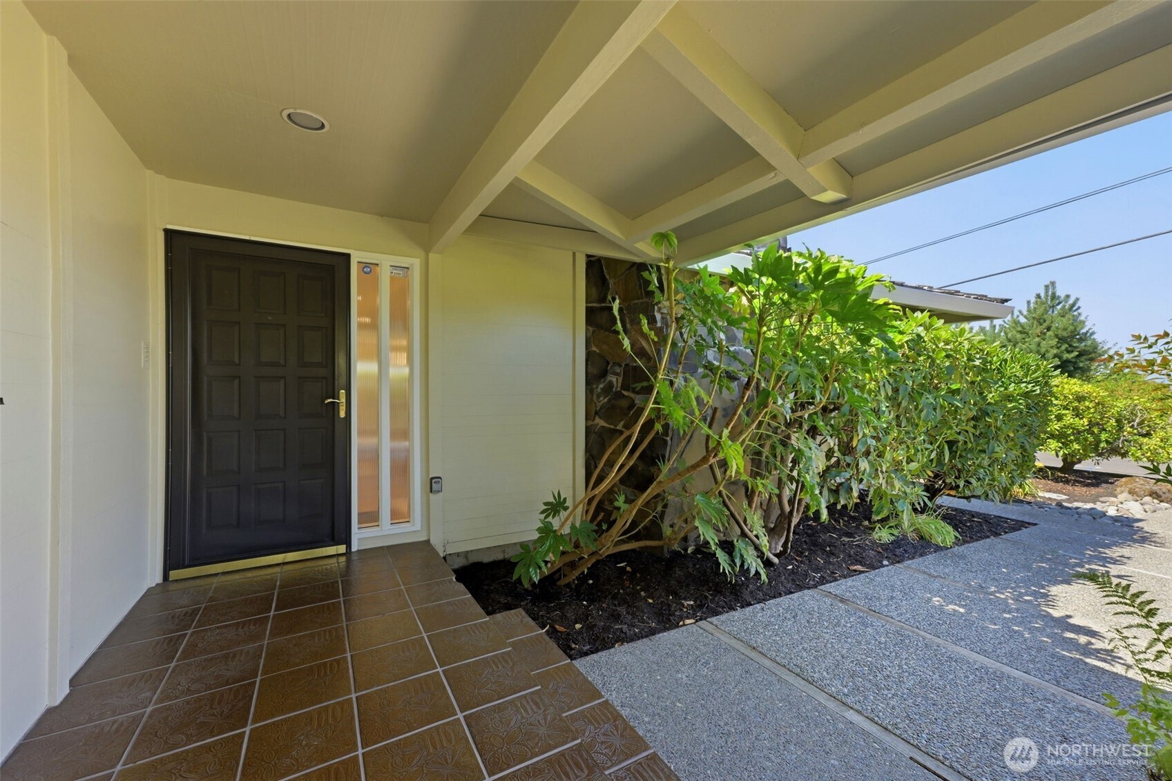 8522 43rd Street Property Photo 4