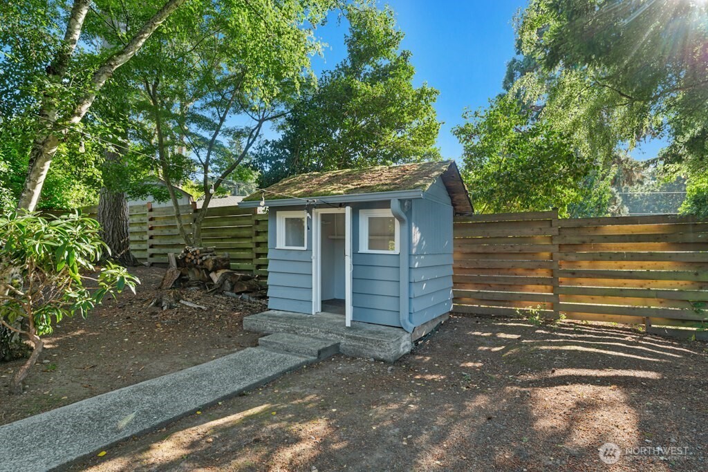 18989 Marine View Drive Property Photo 6