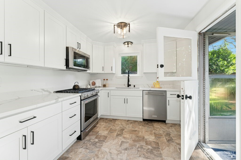 18989 Marine View Drive Property Photo 11